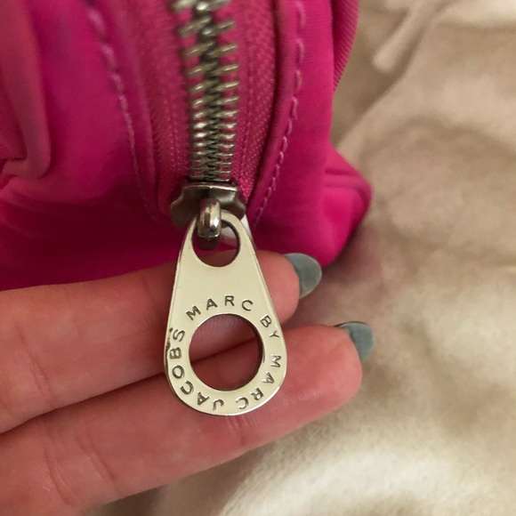 Marc Jacobs hot pink make up bag - Picture 3 of 7